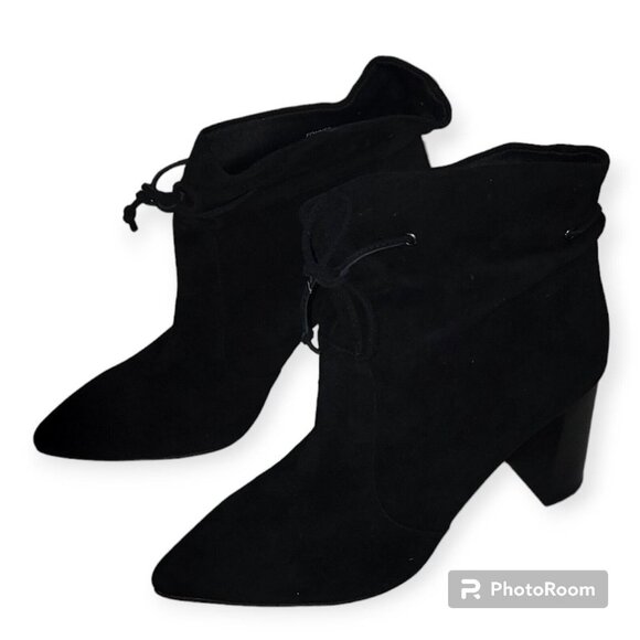 Tahari Black Suede Konner Black Block Heel Ankle Booties Size 9.5 - Picture 4 of 4